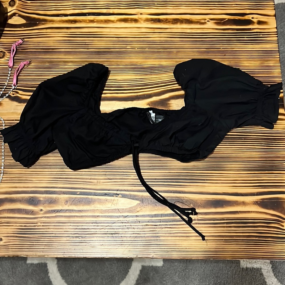 black cropped shirt from h&m